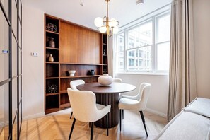 Lounge / Kitchen
