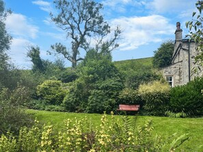Garden and grounds | Granary Cottage, Kirby Malham