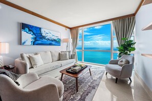 Full Oceanfront Living Room