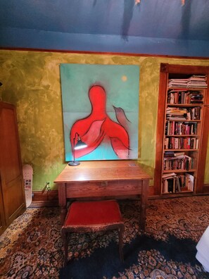 Working desk, WIFI included