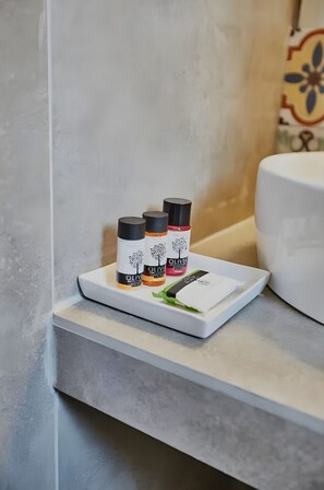 Bathroom amenities
