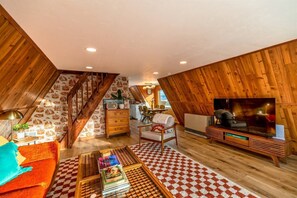 Retro living room with Smart TV, board games and dozens of books to choose from.