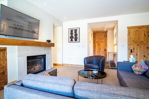 Loads of natural light and plenty of seating!