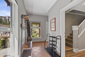 314 Foyer