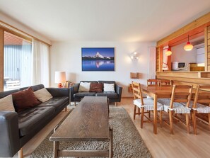 Möbel, Bilderrahmen, Tabelle, Couch, Holz, Interior Design, Wohnzimmer, Fussboden, Flooring, Studio Couch