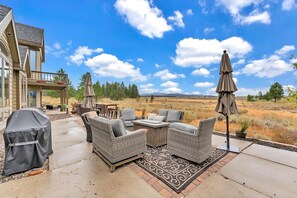 Exterior: Back patio, large outdoor area, outdoor dining, 2 outdoor sitting areas, 6-person hot tubs, Martis Valley views