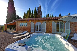 Building Exterior, Hot Tub, Outdoor