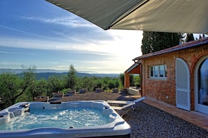 Building Exterior, Hot Tub, Outdoor