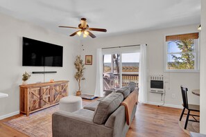 Main Level Living Room, relax to lake views, cook and dine in!