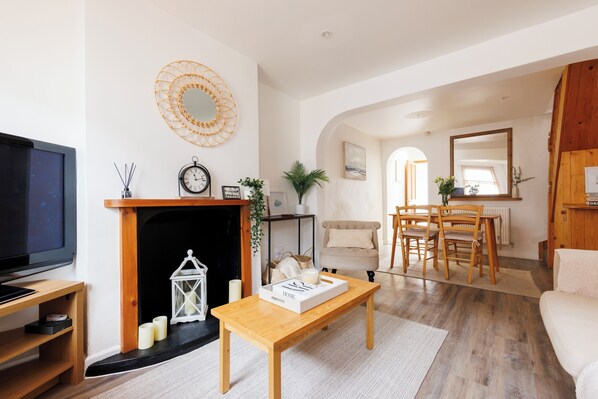 Living room area, coffee table and fireplace 