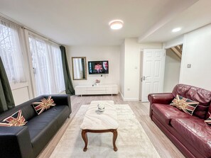 London 3 Bedroom 3 Bathroom Flat w/ Private Garden- Maida Vale, near Paddington