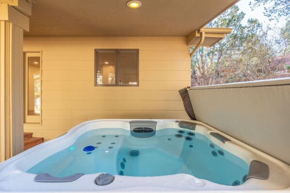 Indoor spa tub