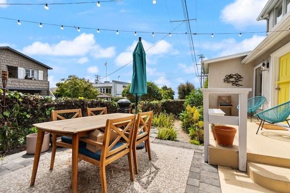 Outdoor dining