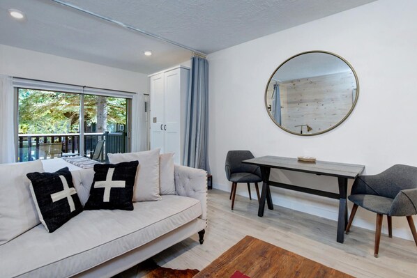 Vacation Rentals in Park City at Prospector Lodge 717: Studio with Queen bed
