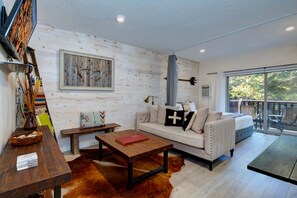 Vacation Rentals in Park City at Prospector Lodge 717: Living room area