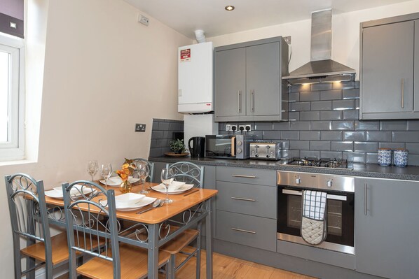 Lovely 3 Bedroom Flat in Aldgate Tower Hill Whitechapel London