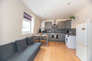 Lovely 3 Bedroom Flat in Aldgate Tower Hill Whitechapel London