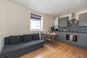 Lovely 3 Bedroom Flat in Aldgate Tower Hill Whitechapel London