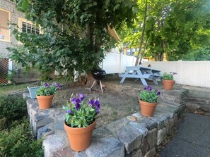 Outside sitting area with a small BBQ grill