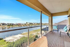 From your first coffee to an afternoon drink, the balcony overlooking the waters is made to be enjoyed at all hours.
