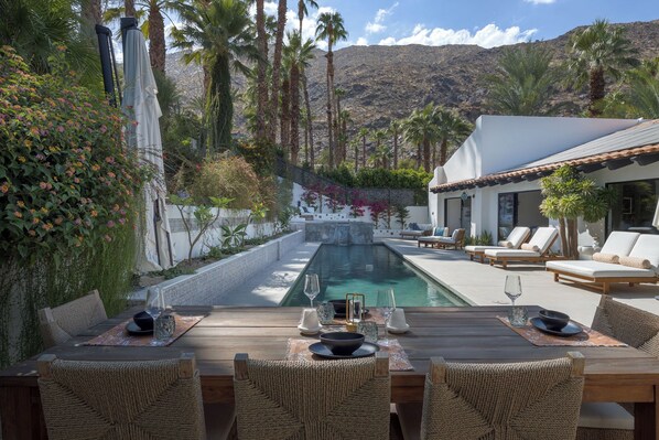 K0017 - Mountain View Outdoor Dining