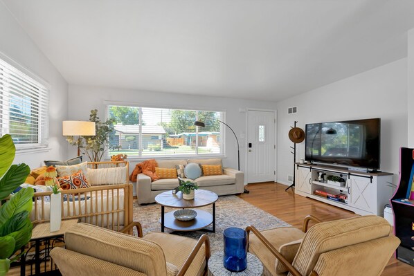 Living rom with cozy seating area