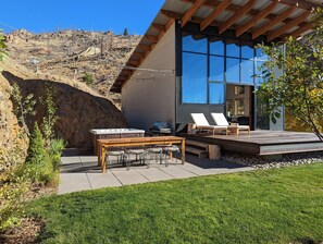 Hot tub and outdoor dining