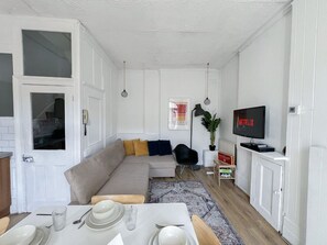 3 Bedroom Flat  A short walk away to Barbican Centre near Farringdon Old St