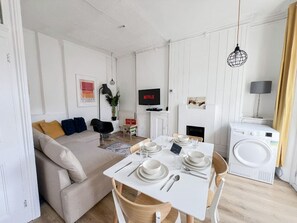 3 Bedroom Flat  A short walk away to Barbican Centre near Farringdon Old St