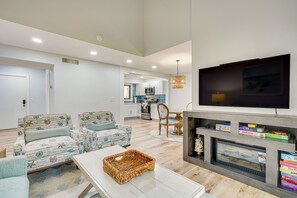 Living Room | Sleeper Sofa | Smart TV | Central A/C | Single-Story Unit