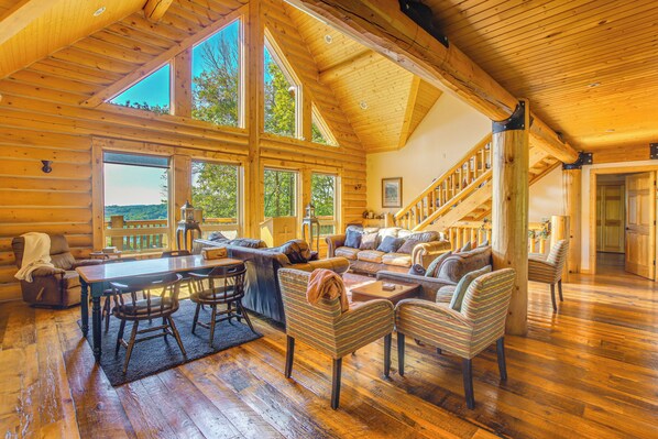 West Union Vacation Rental | 7BR | 6BA | Stairs Required | 5,000 Sq Ft