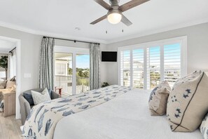 King Master Bedroom with Ensuite & Balcony Access!