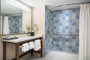 Full bathroom, with all the essentials provided!