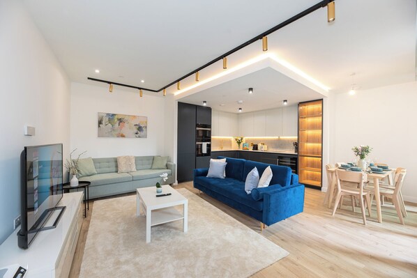 Lavish 2BDR Flat w/ Private Balcony Lift and Fast Wifi in Clerkenwell Barbican
