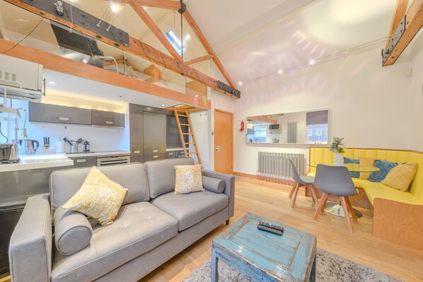 Living Room / Lounge