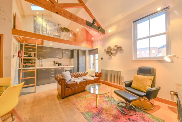 Living Room / Lounge