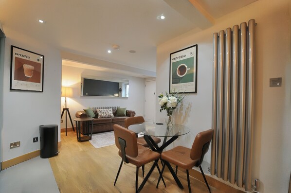 Living Room / Lounge
