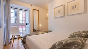 The bright room is filled with natural light as soon as you open the window.
#bright #naturallight #portugal #pt #lisbon
