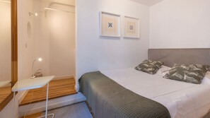 The bed has a comfortable mattress and quality linen.
#comfort #quality #portugal #pt #lisbon