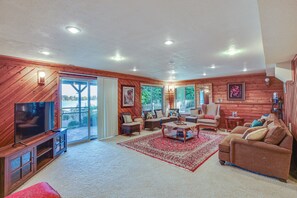 Den | 2-Story House | Lake Views | In-Unit Laundry