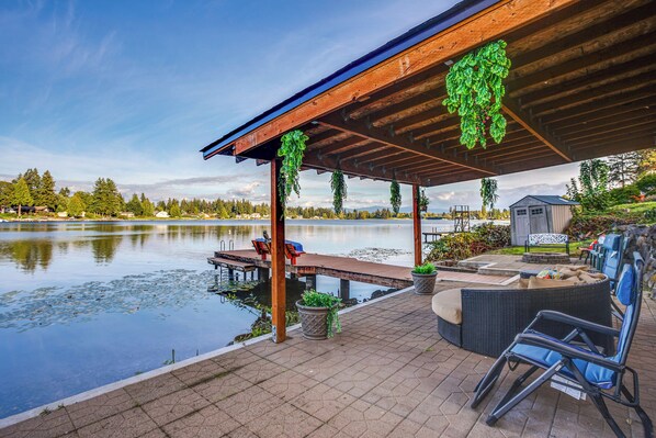 Kent Vacation Rental | 3BR | 2BA | 2,900 Sq Ft | Steps Required
