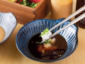 ・[Dinner example: Shabu-shabu Shintama course] Enjoy with ponzu sauce and sesame sauce from a long-established restaurant with 70 years of history