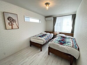 ・[A building bedroom/twin] A bright room with light coming in from the window.