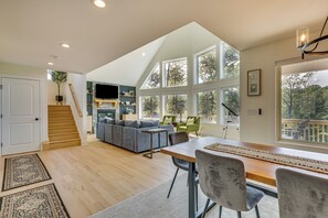 Dining Area | 1st Floor | Dishware/Flatware | Trash Bags/Paper Towels