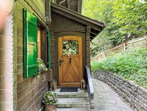 Pflanze, Blumentopf, Fenster, Gebäude, Tür, Holz, Baum, Zimmerpflanze, Hütte, Home Door