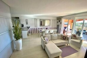 WOHNZIMMER (3)