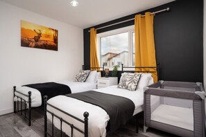2x Single Bedroom - Full beddings, linens, towel included. - Power Socket by the bed - Comfortably heated room - Strong wifi - Extra linen can be provided on request.