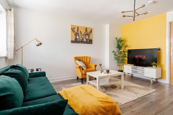 Living room  - 50'  Smart TV loaded with Netflix, HDMI cable, ambient lighting,  extra fast Wi-Fi - Complimentary tea & coffee available for your enjoyment