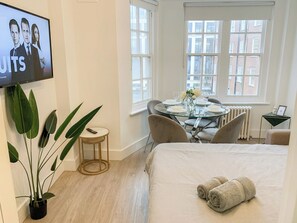 London's  2-Bedroom Flat w/ Left in Marylebone near Hyde Park & Edgware Road