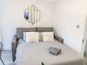 London's  2-Bedroom Flat w/ Left in Marylebone near Hyde Park & Edgware Road